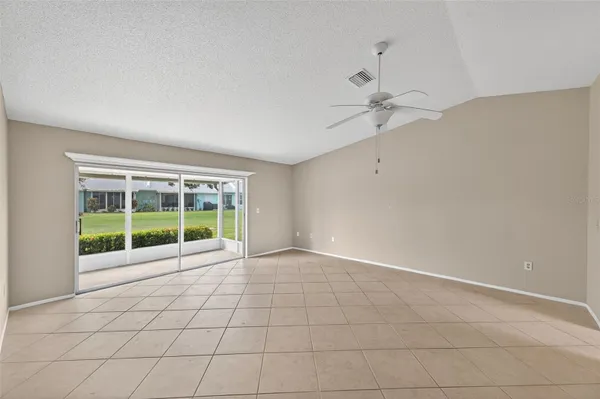Property Slideshow image 2 of 30 | 3704 39th st w # 23, Bradenton, FL, 34205