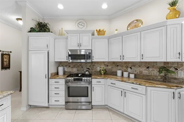 Property Slideshow image 3 of 44 | 637 salem pl, The Villages, FL, 32162