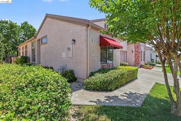 Property Slideshow image 2 of 29 | 300 winesap dr, Brentwood (Cc), CA, 94513