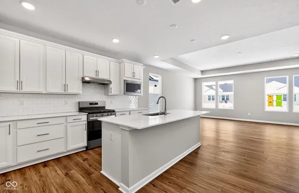 Property Slideshow image 2 of 33 | 13325 seven springs ln, Noblesville, IN, 46060