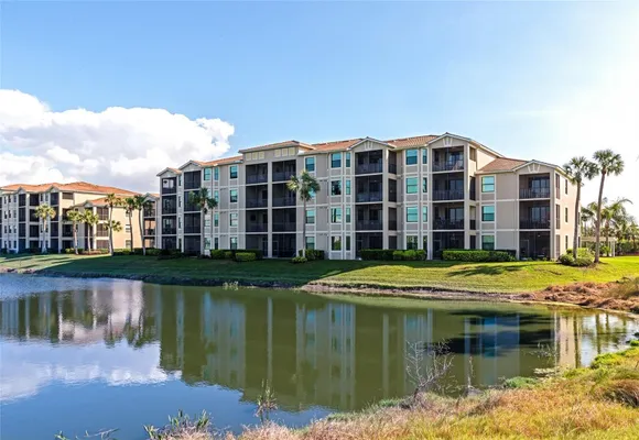 Property Slideshow image 3 of 33 | 7005 river hammock dr unit 301, Bradenton, FL, 34212