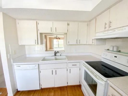 Property Slideshow image 3 of 37 | 1370 heather ridge blvd 204, Dunedin, FL, 34698