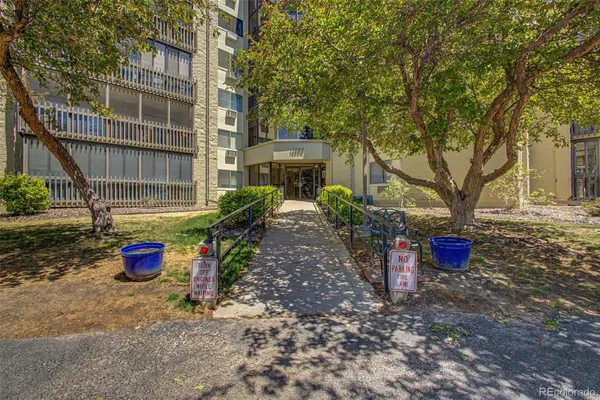 Property Slideshow image 3 of 31 | 14390 e marina dr 208, Aurora, CO, 80014