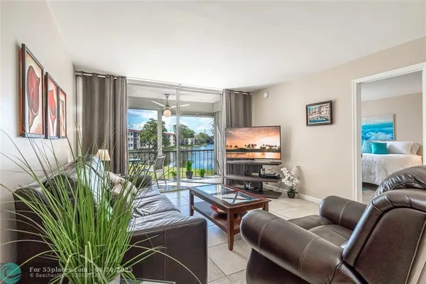 Property Slideshow image 3 of 23 | 411 s hollybrook dr apt 203, Pembroke Pines, FL, 33025