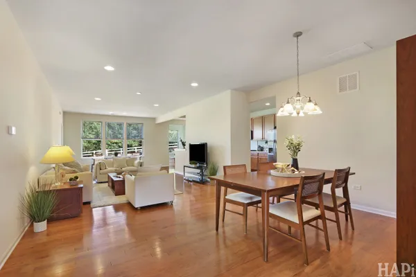 Property Slideshow image 3 of 27 | 3142 ravinia cir, Mundelein, IL, 60060