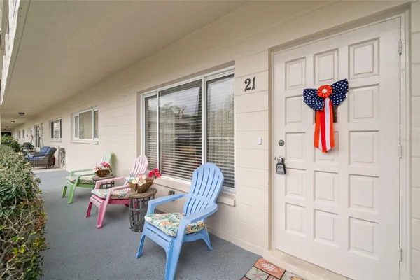Property Slideshow image 3 of 39 | 2379 finlandia ln apt 21, Clearwater, FL, 33763