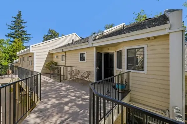 Property Slideshow image 3 of 34 | 576 w parr ave 32, Los Gatos, CA, 95032