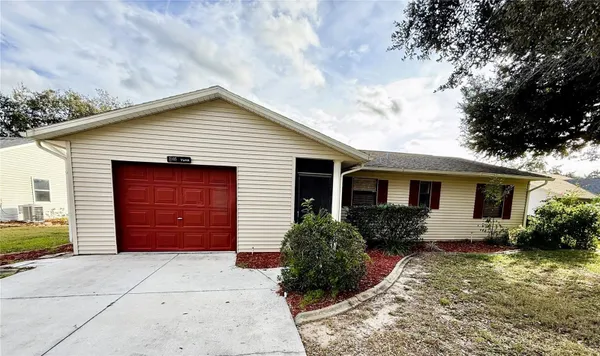 Property Slideshow image 2 of 43 | 2105 greenlaw ct # 2105, Leesburg, FL, 34788