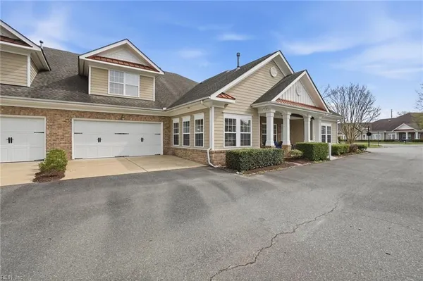 Property Slideshow image 2 of 41 | 1526 carrolton way, Chesapeake, VA, 23320