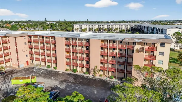 Property Slideshow image 3 of 40 | 4149 lake bayshore dr c511, Bradenton, FL, 34205