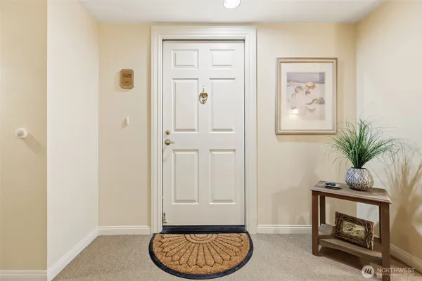 Property Slideshow image 3 of 40 | 4081 224th ln 210, Issaquah, WA, 98029