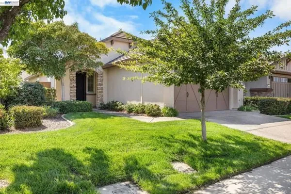 Property Slideshow image 2 of 31 | 7417 chatsworth cir, Elk Grove, CA, 95757