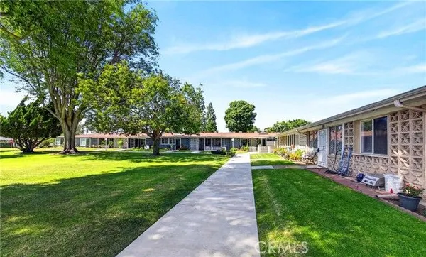Property Slideshow image 3 of 23 | 13610 burning tree ln 3j, Seal Beach, CA, 90740