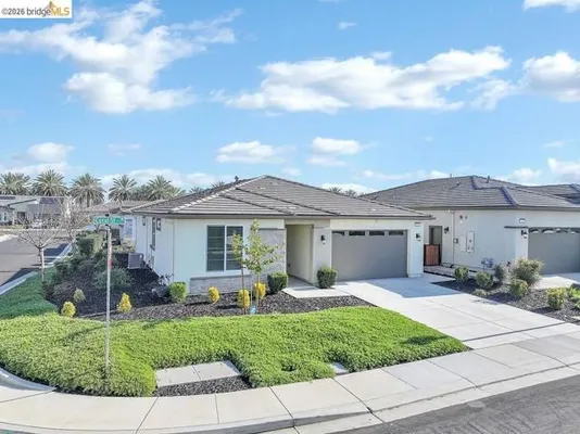 Property Slideshow image 2 of 44 | 102 coral st, Brentwood (Cc), CA, 94513