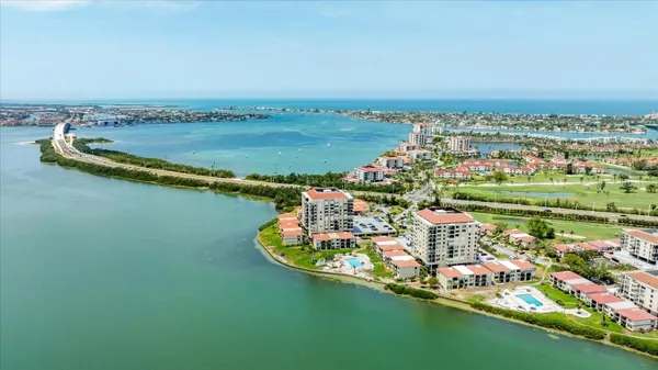 Property Slideshow image 2 of 28 | 6322 palma del mar blvd s apt 604, St Petersburg, FL, 33715