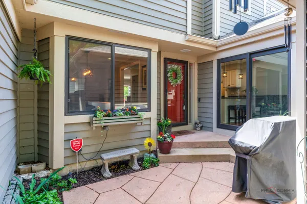Property Slideshow image 3 of 38 | 525 white oak ln 26525, Lake Barrington, IL, 60010