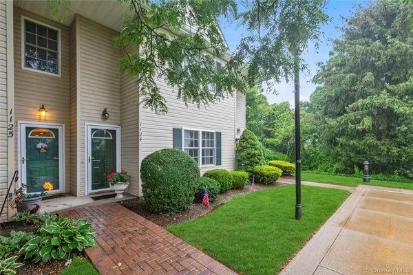 Property Slideshow image 2 of 23 | 1125 savoy dr, Huntington, NY, 11747