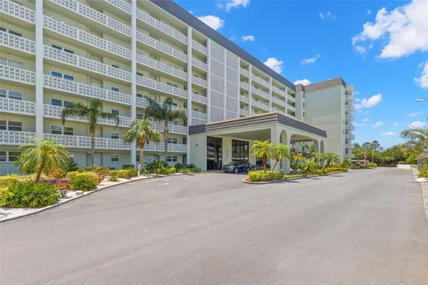 Property Slideshow image 3 of 44 | 9 forbes pl 707, Dunedin, FL, 34698