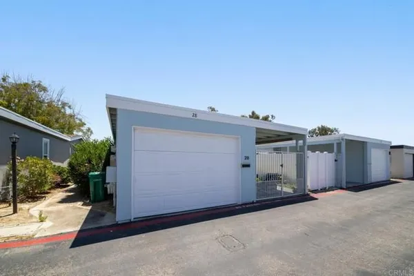 Property Slideshow image 2 of 42 | 3839 vista campana 28, Oceanside, CA, 92057