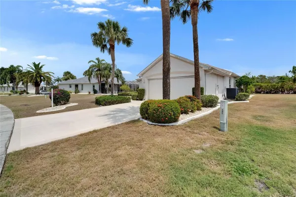 Property Slideshow image 3 of 90 | 2258 preservation green ct, Sun City Center, FL, 33573