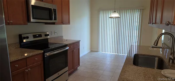 Property Slideshow image 3 of 22 | 22 cricket ct, Brookhaven, NY, 11967