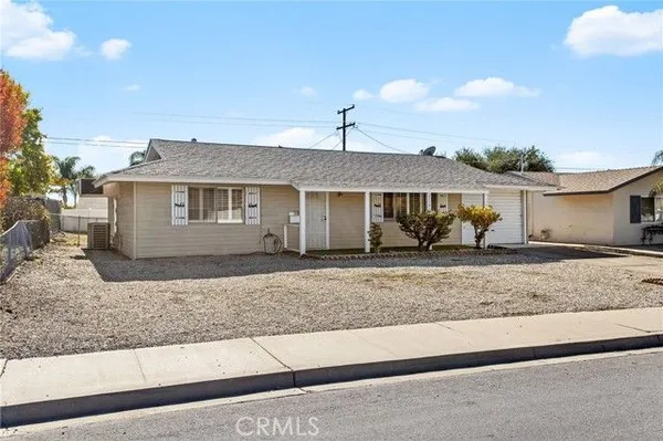 Property Slideshow image 3 of 35 | 27161 pinehurst rd, Menifee, CA, 92586