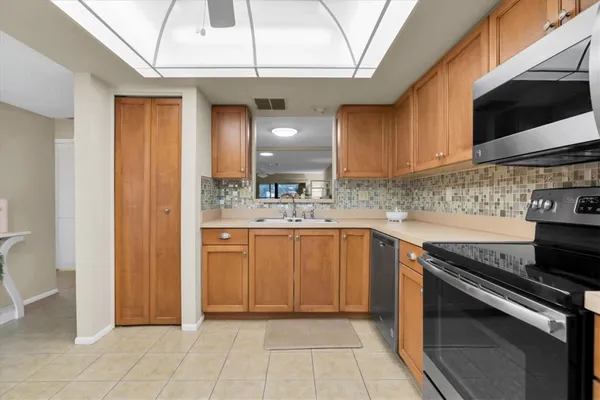 Property Slideshow image 3 of 38 | 11311 dollar lake dr apt 6, Port Richey, FL, 34668