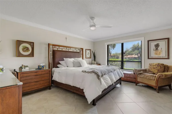 Property Slideshow image 2 of 52 | 3902 wilshire dr 98, Sarasota, FL, 34238
