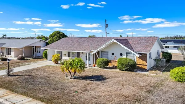 Property Slideshow image 2 of 55 | 1513 arrowhead dr, Sun City Center, FL, 33573