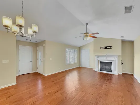 Property Slideshow image 3 of 33 | 395 devon chase hl unit 3804, Gallatin, TN, 37066