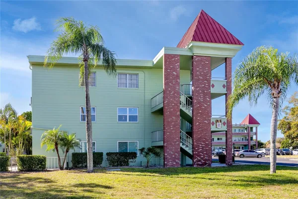 Property Slideshow image 3 of 41 | 2359 finlandia ln apt 27, Clearwater, FL, 33763