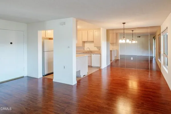 Property Slideshow image 3 of 24 | 324 chestnut hill ct 14, Thousand Oaks, CA, 91360
