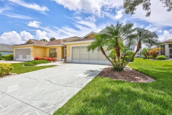 Property Slideshow image 2 of 48 | 811 staffordshire ln 32, Sun City Center, FL, 33573