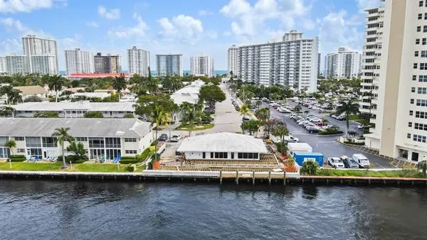 Property Slideshow image 3 of 27 | 3300 ne 36th st 201, Fort Lauderdale, FL, 33308