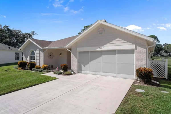 Property Slideshow image 3 of 36 | 7167 crown oaks dr, Spring Hill, FL, 34606