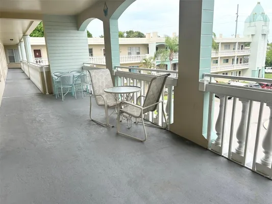 Property Slideshow image 3 of 32 | 2331 finlandia ln 63, Clearwater, FL, 33763