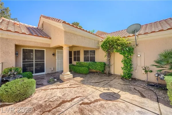 Property Slideshow image 3 of 34 | 2552 highvale dr, Las Vegas, NV, 89134