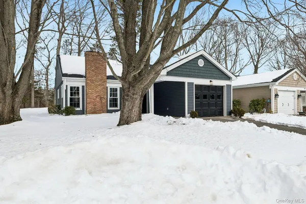 Property Slideshow image 3 of 36 | 304 kingston ct, Ridge, NY, 11961