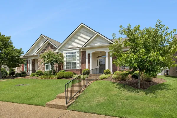 Property Slideshow image 3 of 35 | 9011 sunrise cir, Franklin, TN, 37067