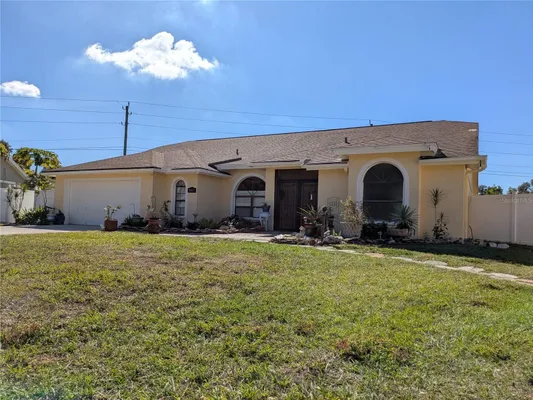 Property Slideshow image 3 of 26 | 8432 palm lakes ct, Sarasota, FL, 34243