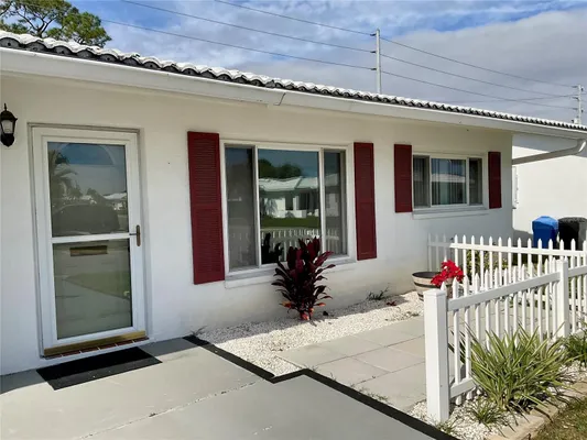 Property Slideshow image 2 of 29 | 10052 45th way, Pinellas Park, FL, 33782