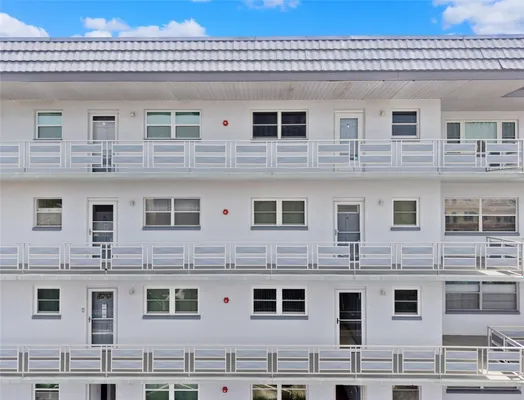 Property Slideshow image 3 of 30 | 3018 59th st 405, Gulfport, FL, 33707