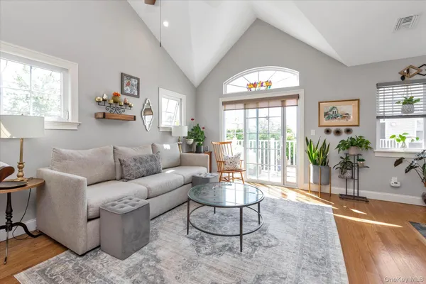 Property Slideshow image 2 of 24 | 206 anchor ct, Babylon, NY, 11726