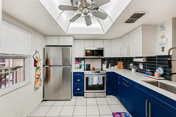 Property Slideshow image 2 of 23 | 831 maple ct apt 310, Dunedin, FL, 34698