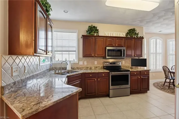 Property Slideshow image 3 of 33 | 3403 misty dawn ct, Virginia Beach, VA, 23456