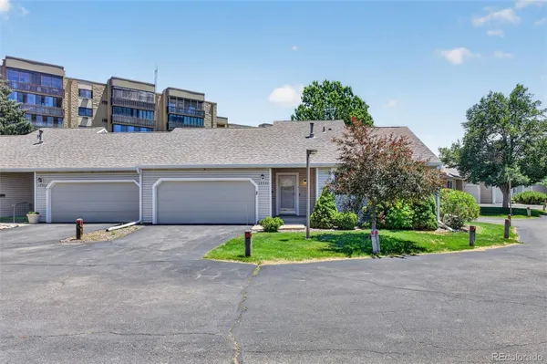 Property Slideshow image 2 of 47 | 13930 e linvale pl, Aurora, CO, 80014