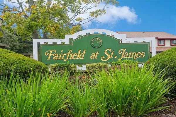 Property Slideshow image 2 of 28 | 201 bentley ct, Smithtown, NY, 11780