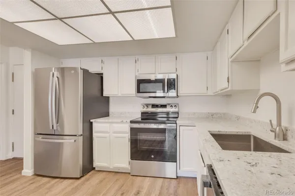 Property Slideshow image 3 of 40 | 13992 e marina dr 109, Aurora, CO, 80014