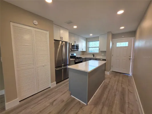 Property Slideshow image 3 of 22 | 6025 shore blvd 105, Gulfport, FL, 33707