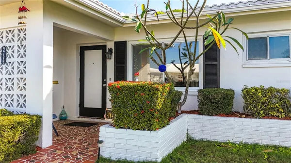 Property Slideshow image 3 of 45 | 9729 36th way n # 4, Pinellas Park, FL, 33782